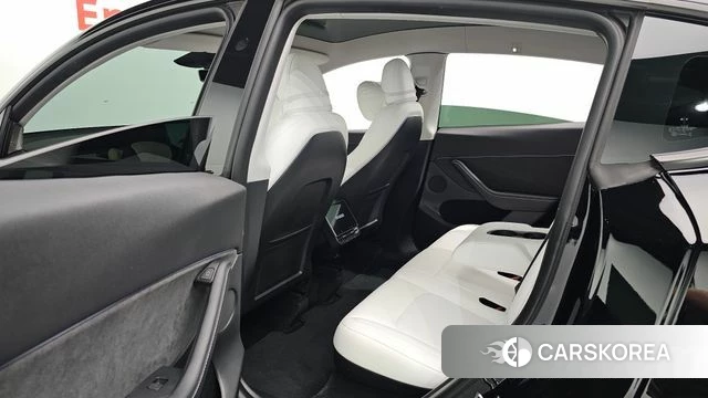 Tesla Model Y 2024 Черный из Кореи, фото 3