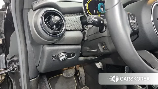 Mini Cooper Electric 2022 Черный из Кореи, фото 3