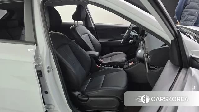 Hyundai Kona (SX2) 2024 Белый из Кореи, фото 3