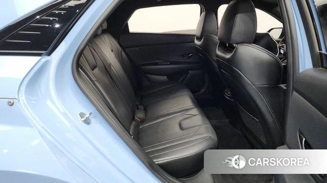 Hyundai Avante (CN7) 2022 Светло-серебряный цвет из Кореи, фото 3