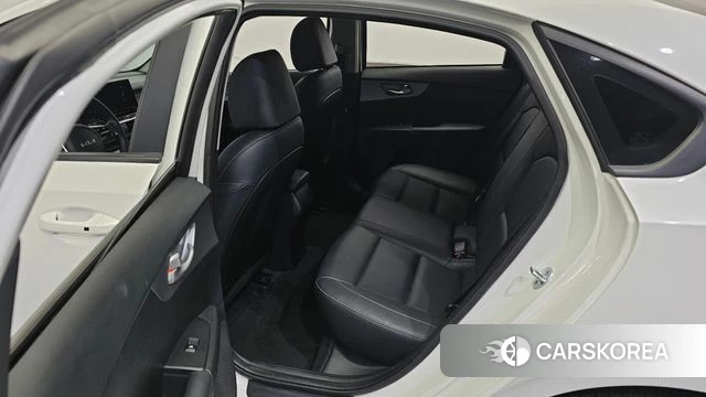 Kia The New K3 2nd generation 2022 Белый из Кореи, фото 3