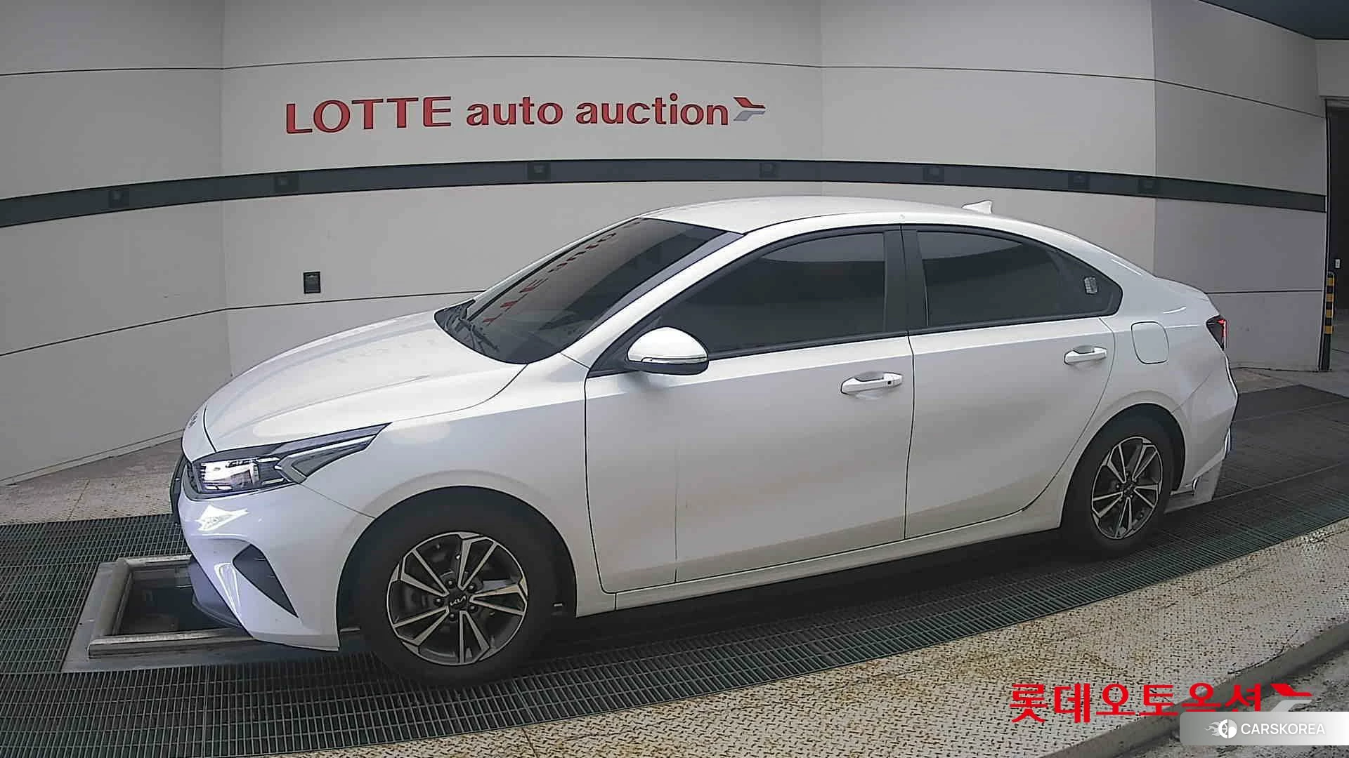 Kia K3 2024 Snow White Pearl из Кореи, фото 3