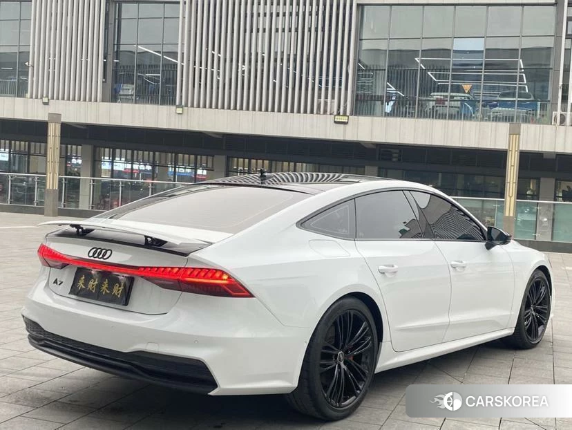 Audi A7 2021 Белый из Китая, фото 3