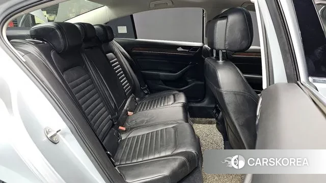 Volkswagen Passat GT (B8) 2018 Серебристо-серый из Кореи, фото 3