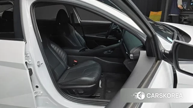 Hyundai The New Avante (CN7) 2023 Белый из Кореи, фото 3