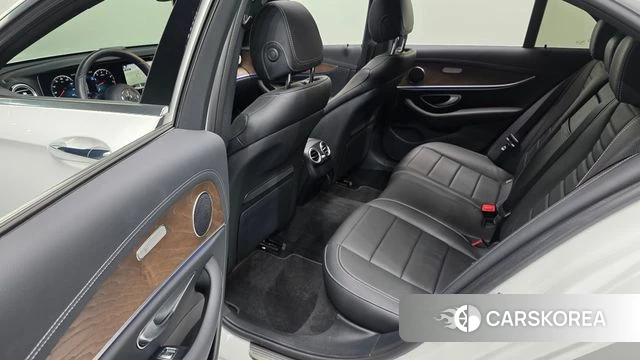 Mercedes-Benz E-Class W213 2023 Белый из Кореи, фото 3