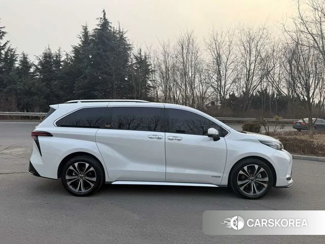 Toyota Grevia 2023 Белый из Китая, фото 3