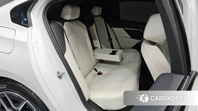 BMW 5 Series (G60) 2025 Белый из Кореи, фото 3