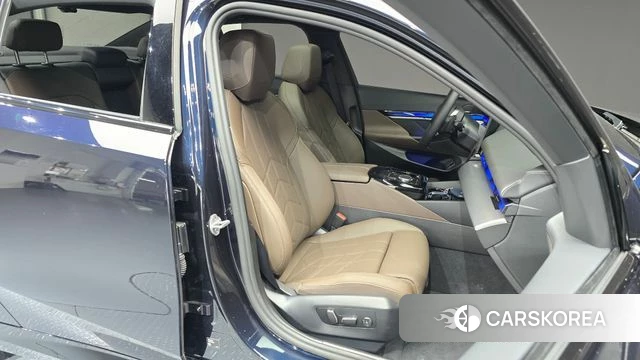 BMW 5 Series (G60) 2025 Черный из Кореи, фото 3