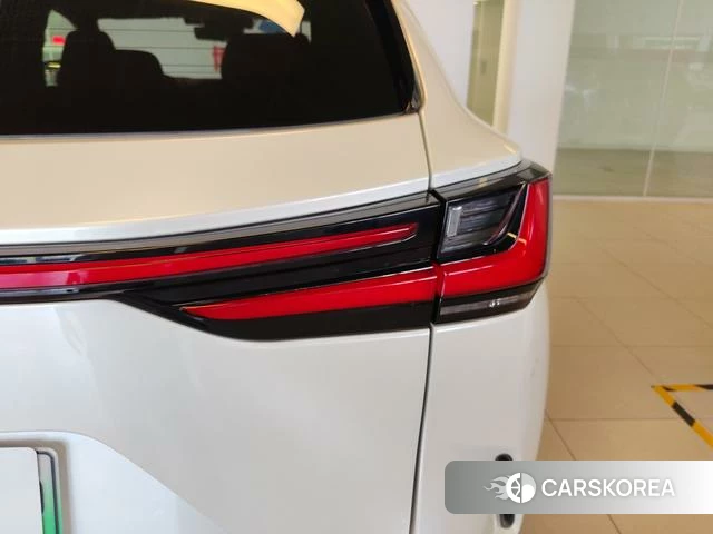 Lexus NX PHEV 2022 Белый из Китая, фото 3