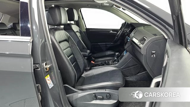Volkswagen Tiguan second Generation 2018 Серый из Кореи, фото 3