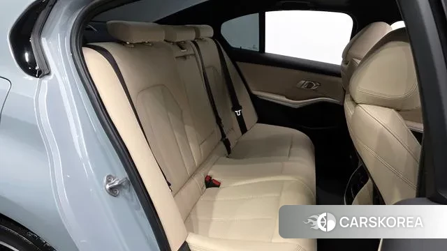 BMW 3 Series (G20) 2023 Светло-серебряный цвет из Кореи, фото 3