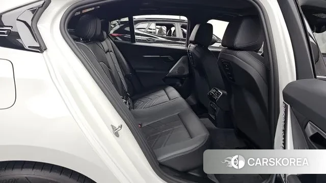 BMW 5 Series (G60) 2025 Белый из Кореи, фото 3