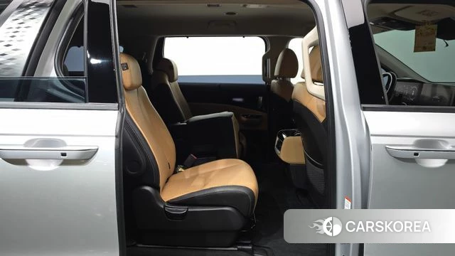 Kia Carnival 4th generation 2022 Серебряный из Кореи, фото 3