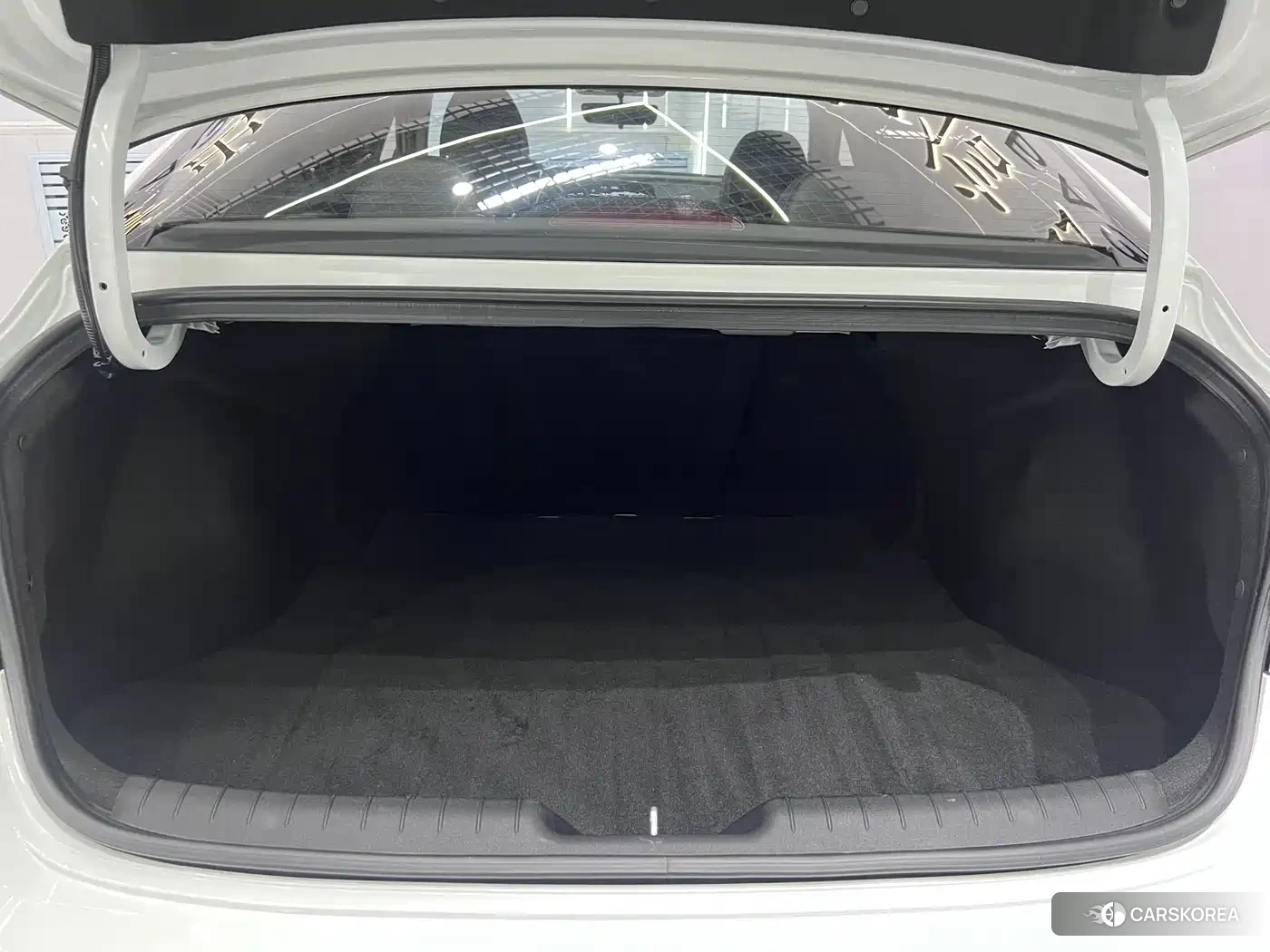 Hyundai Elantra 2024 Белый из Китая, фото 3