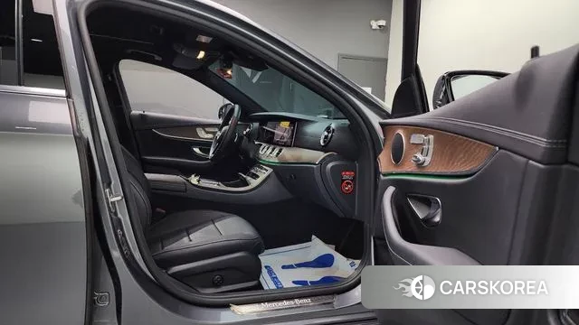 Mercedes-Benz E-Class W213 2022 Серый из Кореи, фото 3