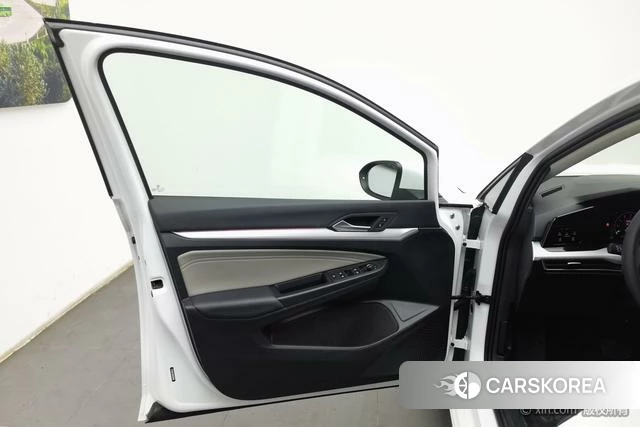 Volkswagen Golf 2022 Белый из Китая, фото 3