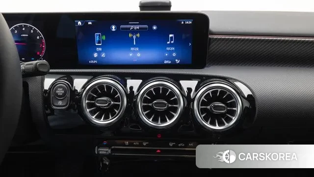 Mercedes-Benz A-Class W177 2024 Белый из Кореи, фото 3