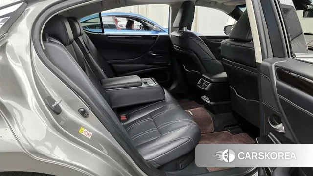 Lexus ES300h 7th generation 2018 Песочный из Кореи, фото 3