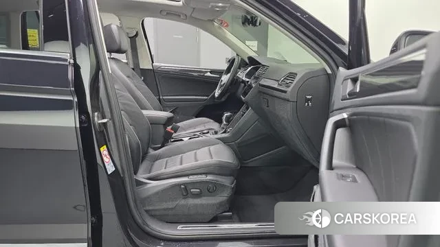 Volkswagen Tiguan second Generation 2022 Синий из Кореи, фото 3