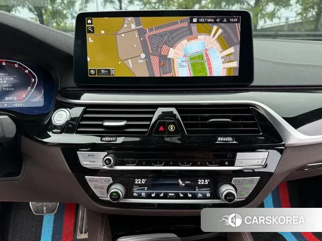 BMW 5 Series (G30) 2022 Белый из Кореи, фото 3