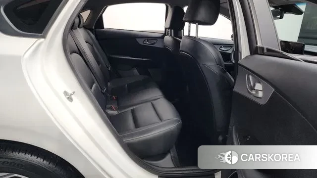 Kia The New K3 2nd generation 2021 Белый из Кореи, фото 3