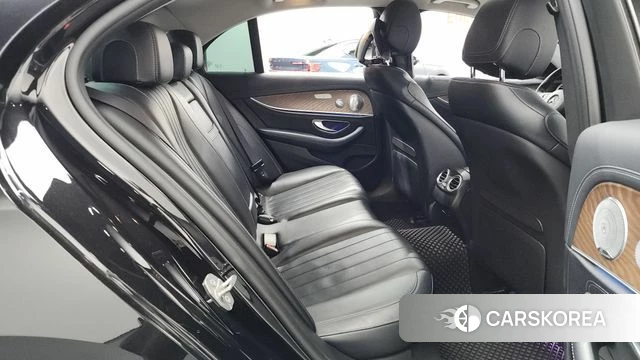 Mercedes-Benz E-Class W213 2018 Черный из Кореи, фото 3