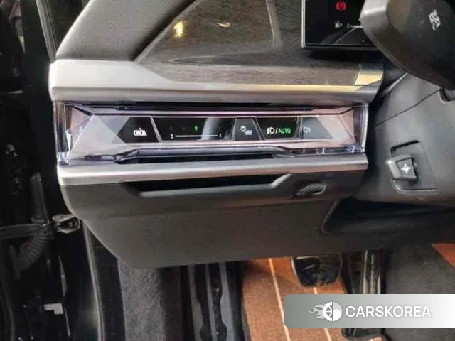 BMW 7 Series (G70) 2024 Черный из Кореи, фото 3