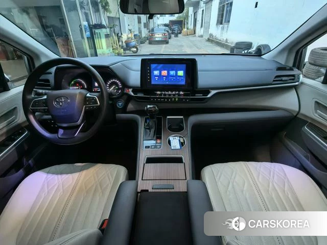 Toyota Saina 2023 Белый из Китая, фото 3