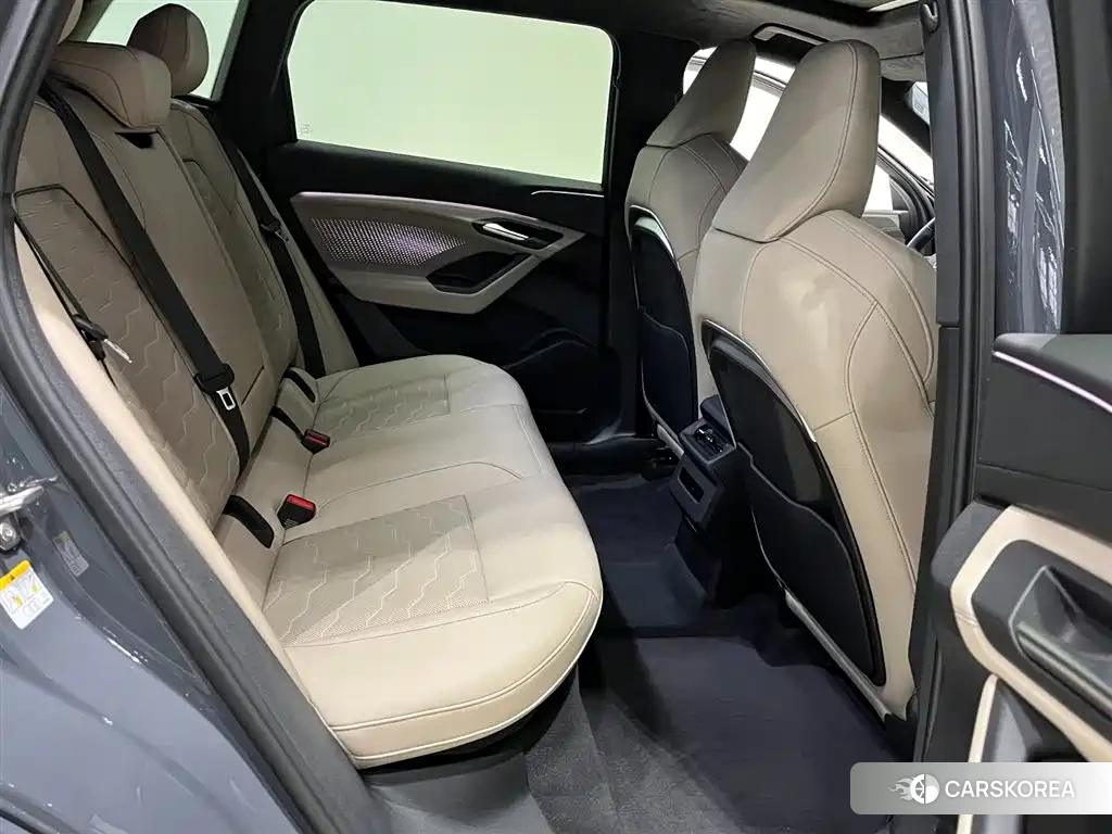 Audi Q6L e-tron 2025 Silver/gray из Китая, фото 3