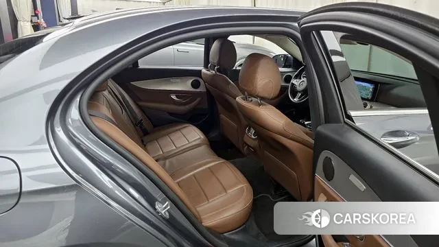 Mercedes-Benz E-Class W213 2018 Серый из Кореи, фото 3