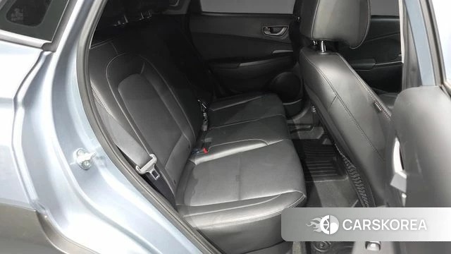 Hyundai Kona 2018 Светло-серебряный цвет из Кореи, фото 3