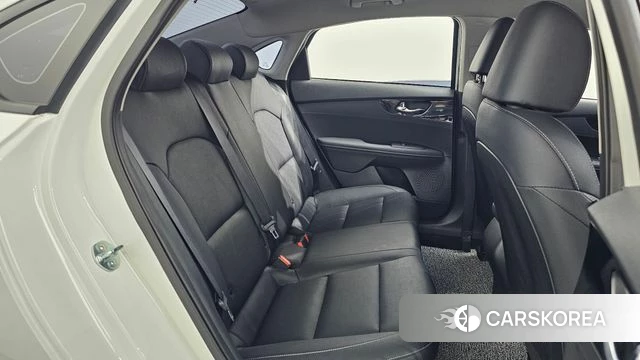 Kia The New K3 2nd generation 2023 Белый из Кореи, фото 3