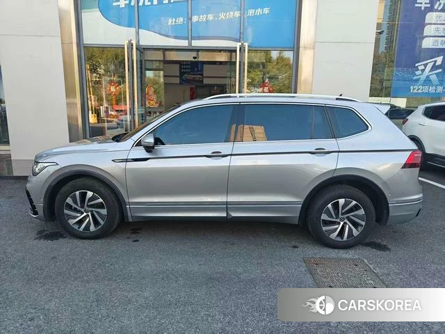 Volkswagen Tiguan L PHEV 2022 Темно-серый из Китая, фото 3