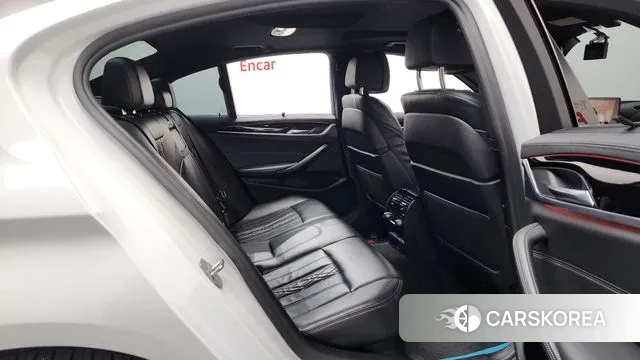 BMW 5 Series (G30) 2018 Белый из Кореи, фото 3