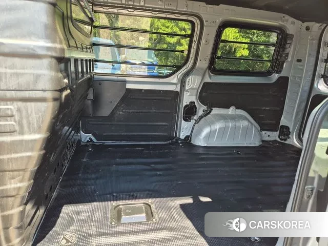 Hyundai Staria 2022 Серебряный из Кореи, фото 3