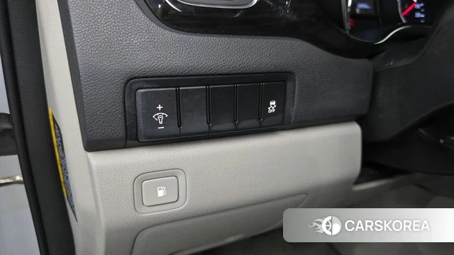 Kia The New Carnival 2018 Серебряный из Кореи, фото 3