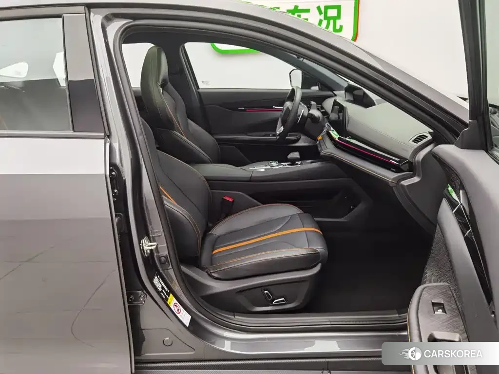 Chang'an UNI-V 2024 Silver/gray из Китая, фото 3