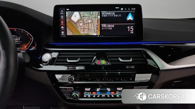 BMW 5 Series (G30) 2023 Белый из Кореи, фото 3