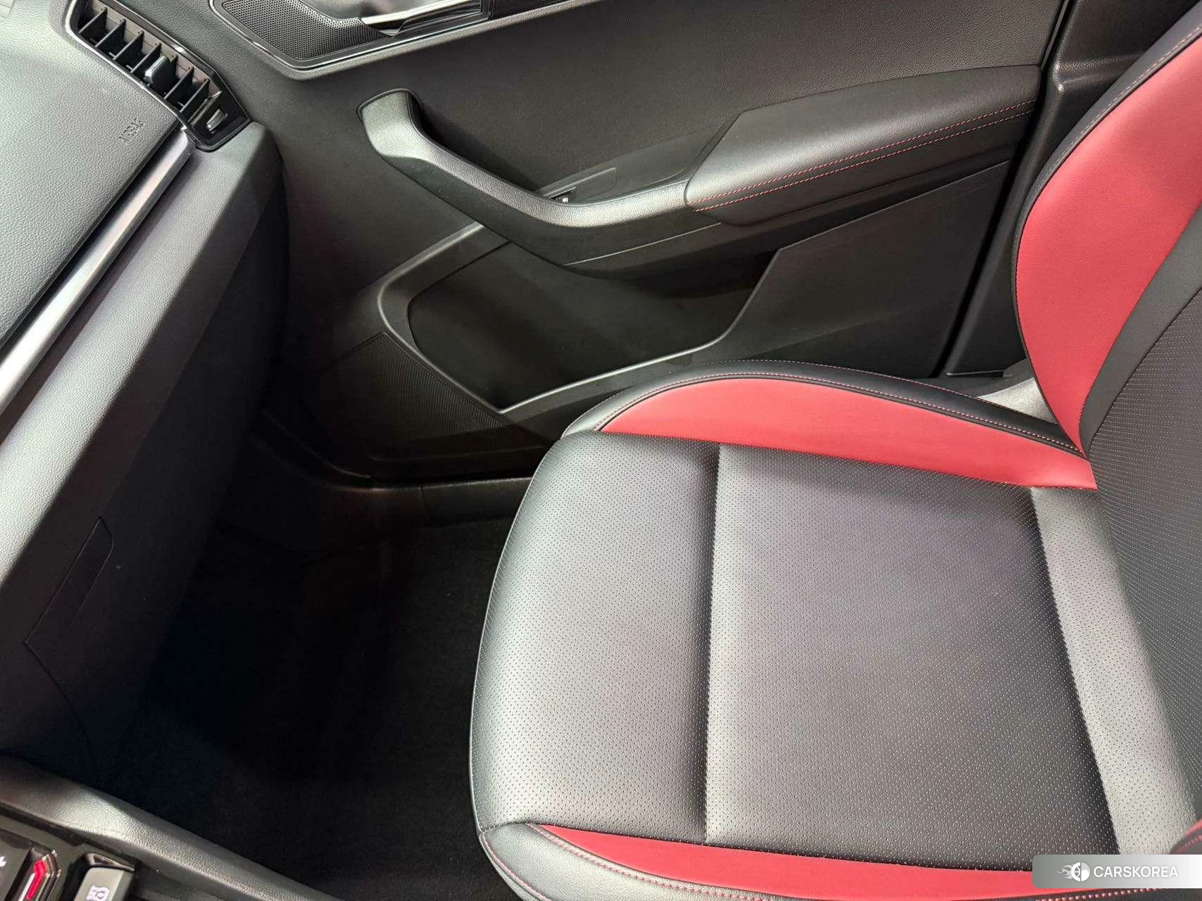 Skoda Krok 2023 Белый из Китая, фото 3