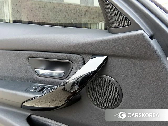 BMW 3 Series (F30) 2018 Белый из Кореи, фото 3