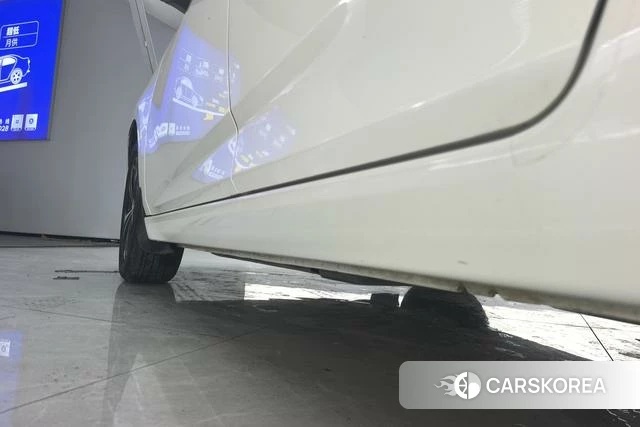 Nissan Xuan Yi 2023 Белый из Китая, фото 3