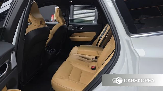 Volvo XC60 second Generation 2024 Белый из Кореи, фото 3