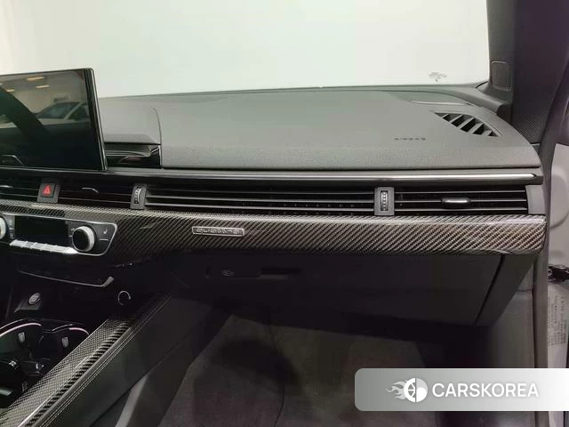Audi RS 5 2025 Серебристо-серый из Китая, фото 3