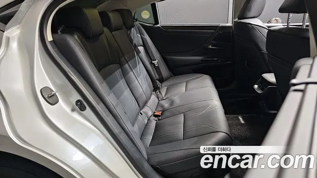 Lexus ES300h 7th generation 2023 Белый из Кореи, фото 3