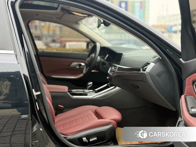 BMW 3 series 2021 Черный из Китая, фото 3
