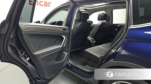 Volkswagen Tiguan Allspace 2023 Синий из Кореи, фото 3