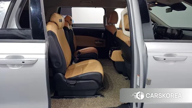 Kia Carnival 4th generation 2021 Серебряный из Кореи, фото 3