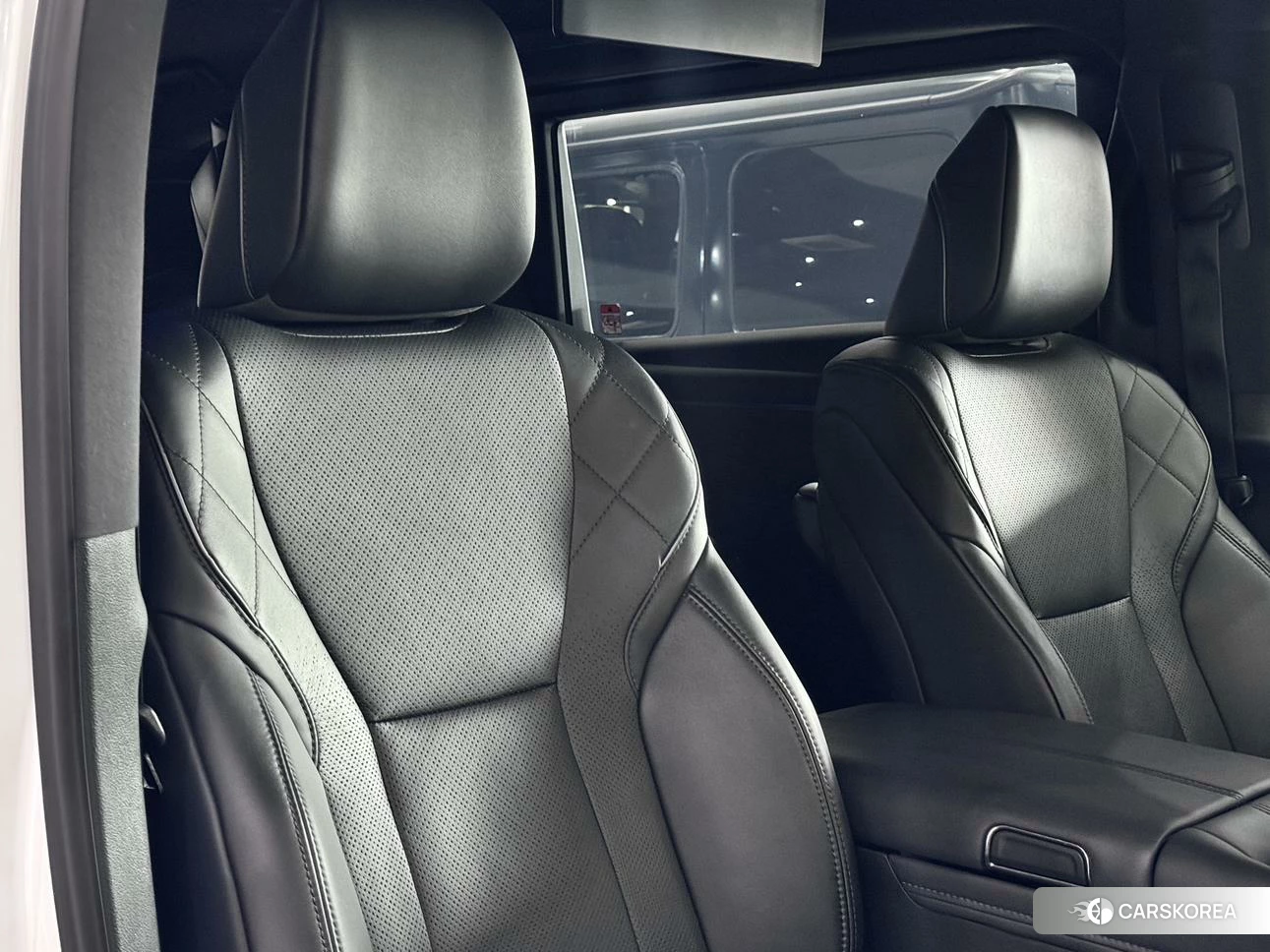 Toyota Elfa 2023 Белый из Китая, фото 3
