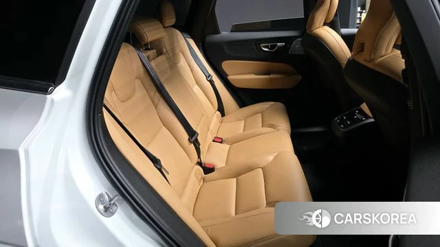 Volvo XC60 second Generation 2023 Белый из Кореи, фото 3